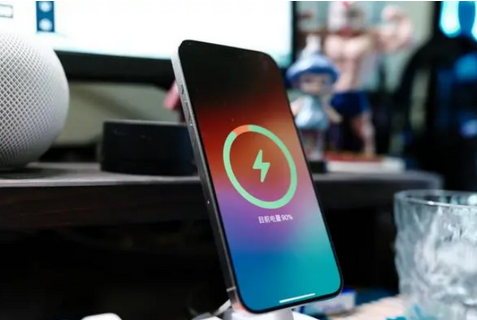 岑巩苹果15换屏服务分享用什么充电器给iPhone15充电更好 