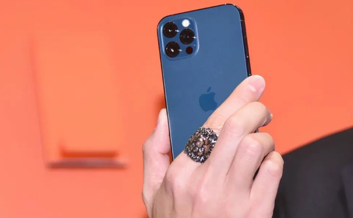 岑巩苹果手机维修分享iPhone12系列重启方法教程 